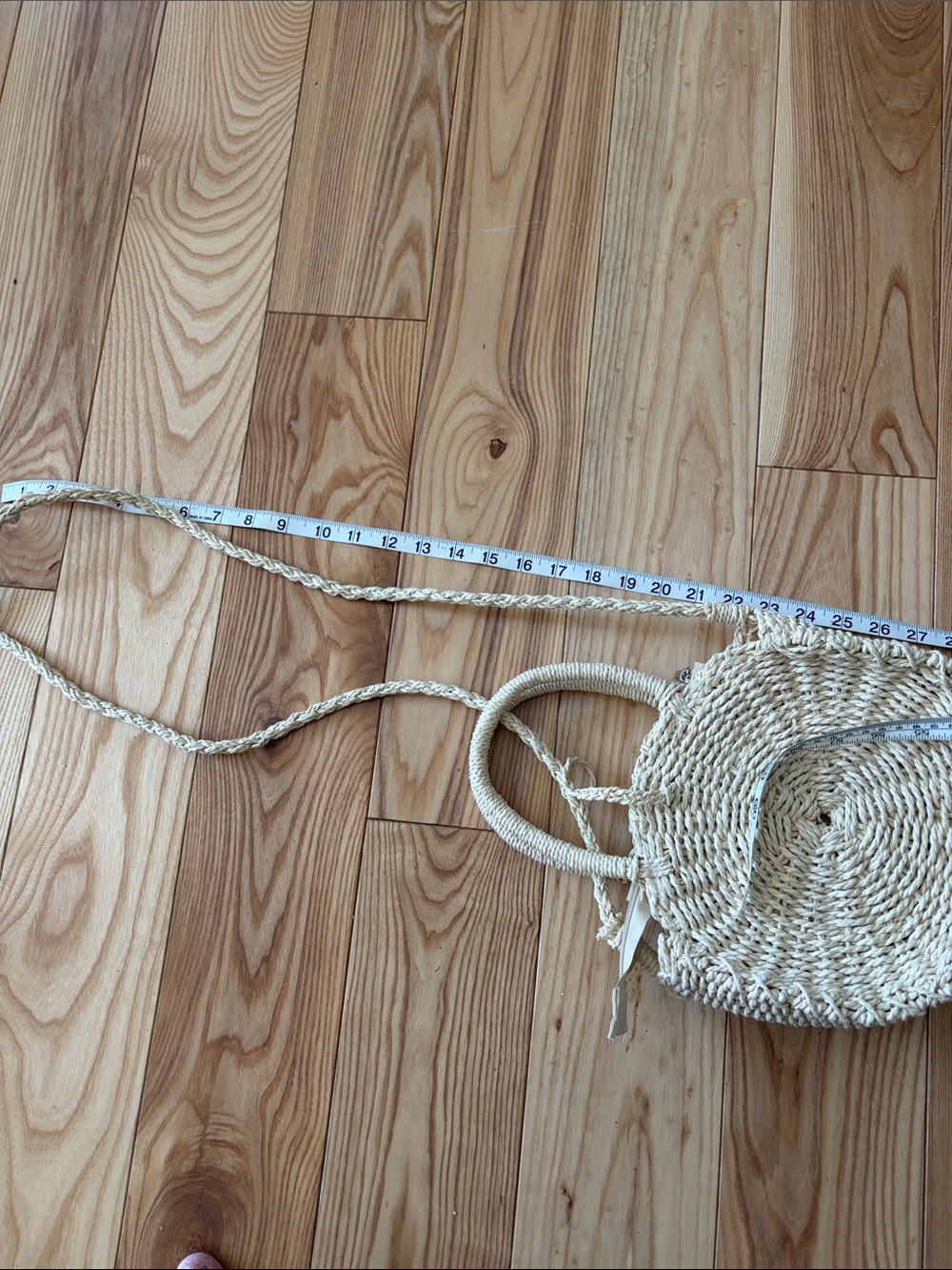 Elegant Cream Woven Handbag - Picture 4 of 4